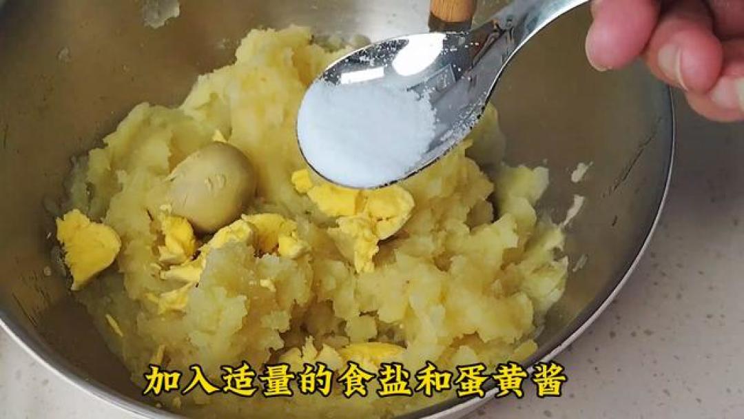 爆款风格标题：月瘦5斤的快乐减脂餐！土豆泥沙拉低卡又饱腹，吃光整盆不胖人