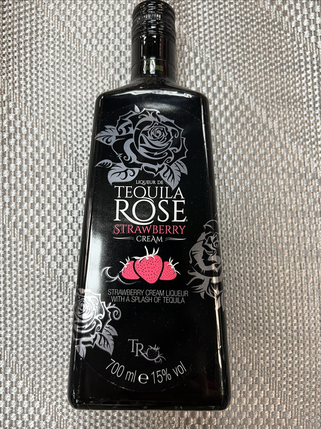 提亚玫瑰Tequila Rose草莓利口酒，它清新甜美！