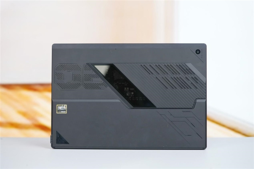 CPU超越i9-14900HX、核显强于RTX 4060!ROG幻X 2025评测:唯一能跑70B大模型