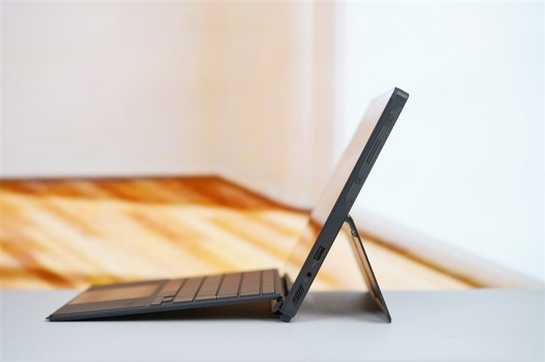 CPU超越i9-14900HX、核显强于RTX 4060!ROG幻X 2025评测:唯一能跑70B大模型