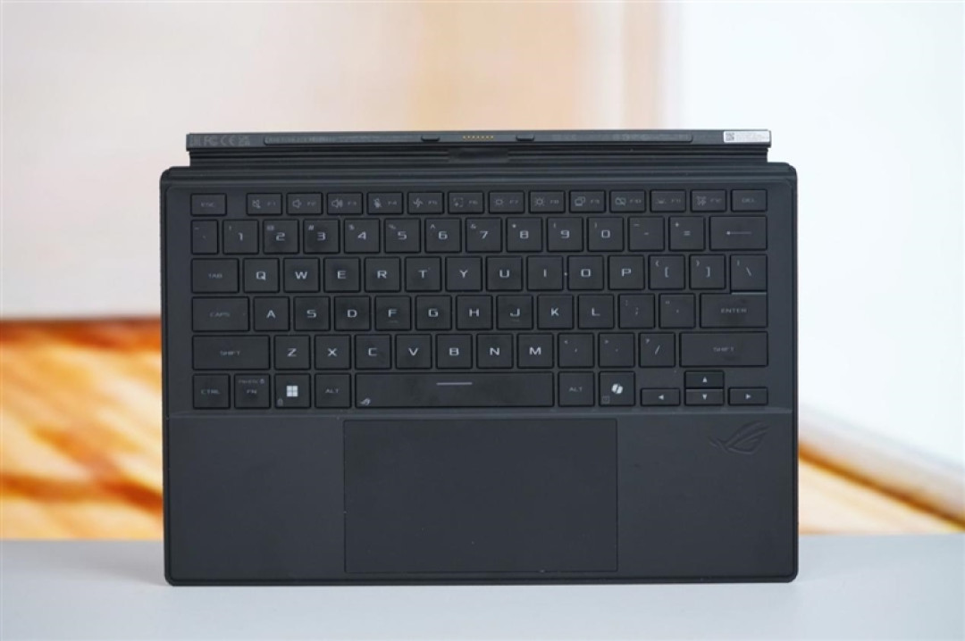 CPU超越i9-14900HX、核显强于RTX 4060!ROG幻X 2025评测:唯一能跑70B大模型