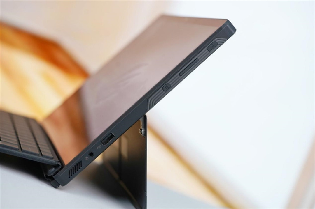 CPU超越i9-14900HX、核显强于RTX 4060!ROG幻X 2025评测:唯一能跑70B大模型