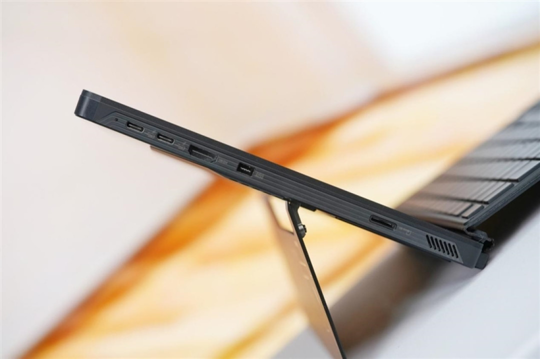 CPU超越i9-14900HX、核显强于RTX 4060!ROG幻X 2025评测:唯一能跑70B大模型