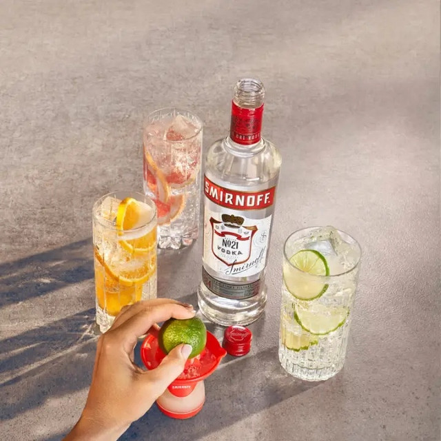 斯米诺红牌伏特加：解锁莫吉托基酒的清新微醺体验