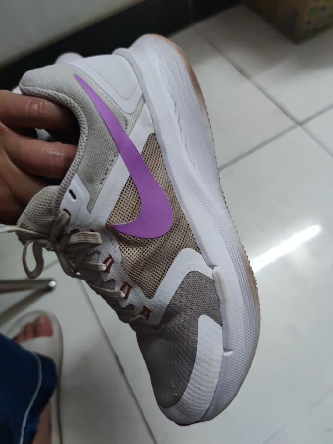 鞋靴干洗剂