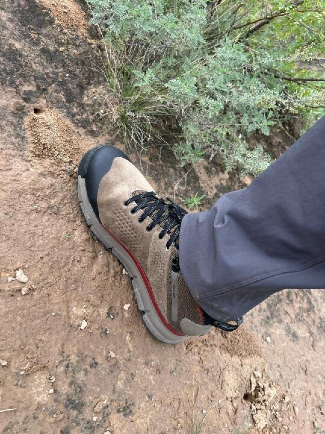 百公里实测:Danner2650徒步鞋如何用轻量化+全地形征服户外
