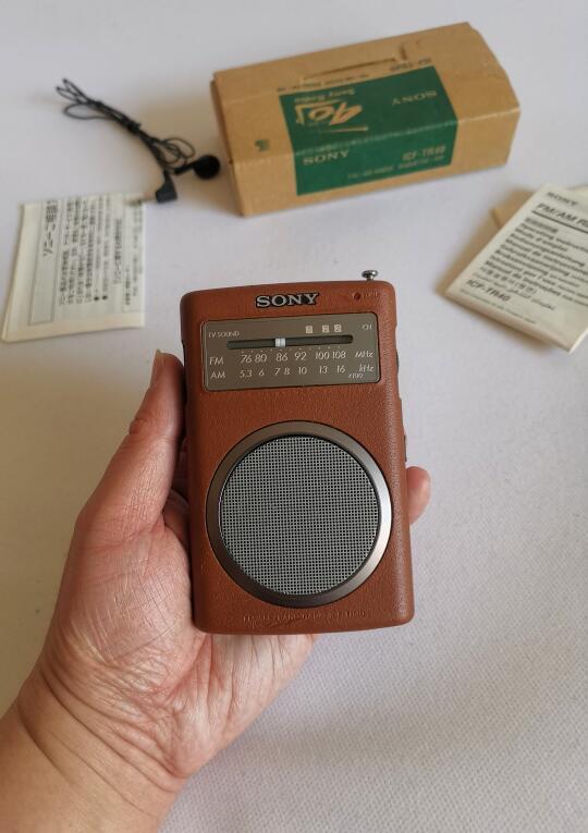 索尼40周年纪念版收音机：TR40