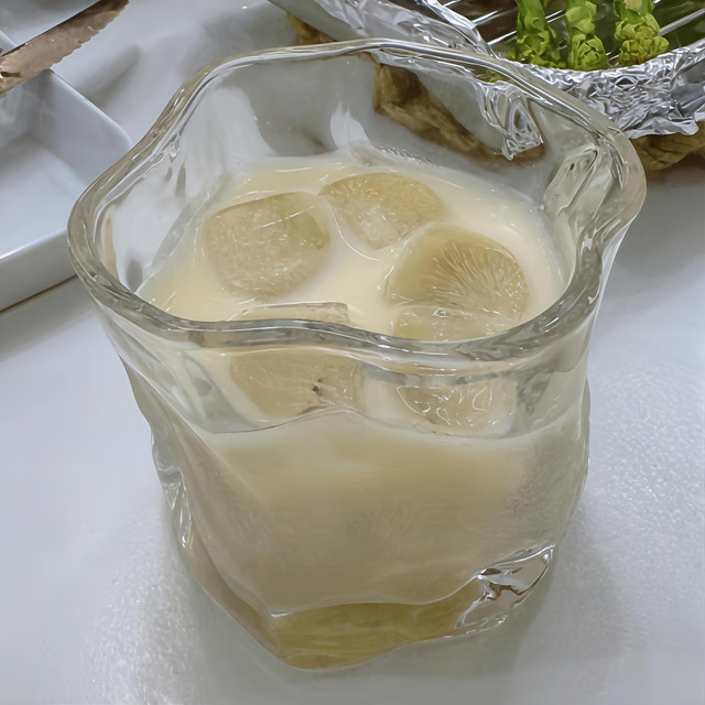 凌晨三点的微醺信箱｜这瓶甜酒藏着成年人的温柔谎话