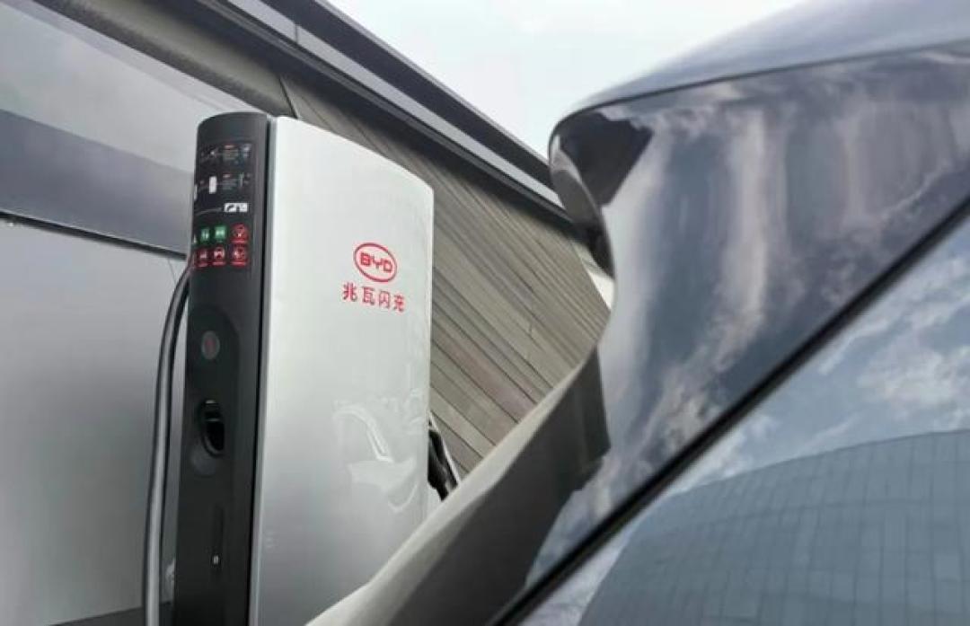 充电5分钟续航400公里！比亚迪黑科技秒杀燃油车，油车时代真要终结？
