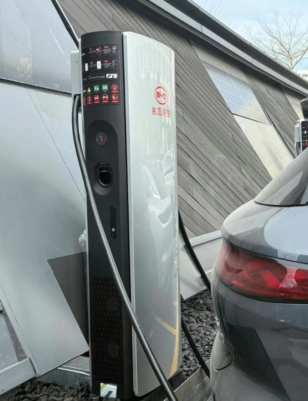 充电5分钟续航400公里！比亚迪黑科技秒杀燃油车，油车时代真要终结？