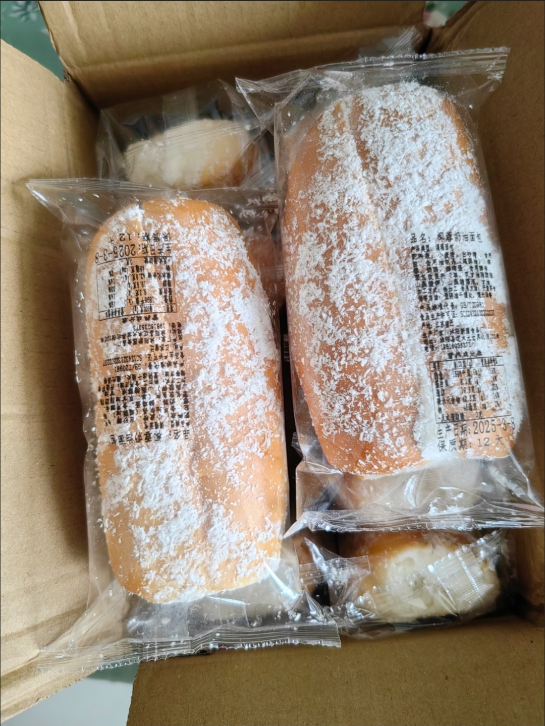 麦酥园椰蓉奶油夹心面包,一口回到童年!