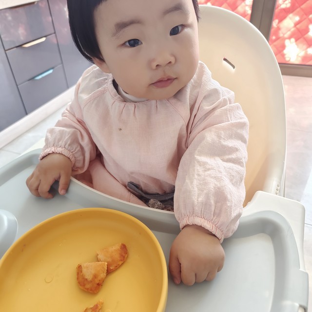 硅胶餐盘：宝宝用餐新选择