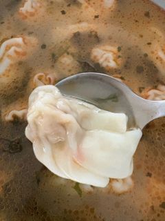 吴大嫂骨汤鲜肉小云吞，口感非常满足