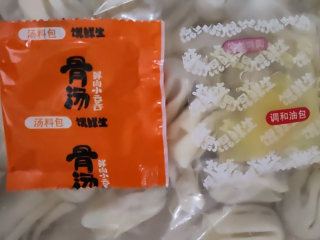 吴大嫂骨汤鲜肉小云吞，口感非常满足