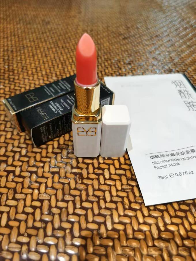 依漾润唇膏
