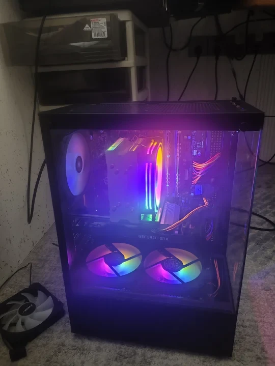 e3整机,装好实际使用1小时吧,装机爱好
cpu:e3 1245 v3 已鸡血 140元
主板:微星b85m-g43 90元
内存:宇帷DDR3 8g 1600频率 发光灯条 70元
显卡:华