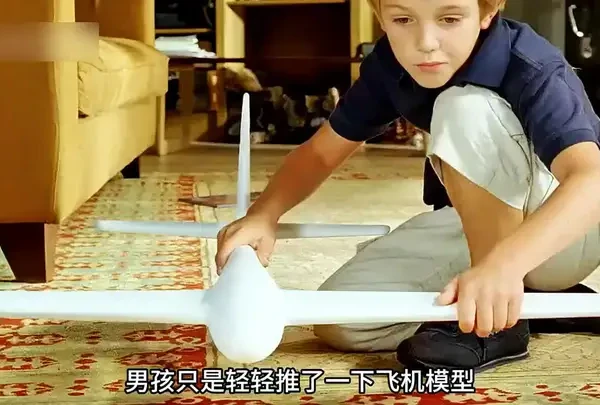 #电影解说#神奇的飞机模型 #科幻短片
