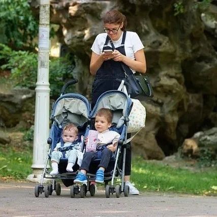 「两只兔子Buddy Buzzy」完成亿元级融资，儿童安全座椅累计销量超30万台｜早起看早期