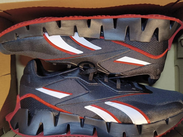 没落的运动品牌运动鞋Reebok ZIG DYNAMICA 4