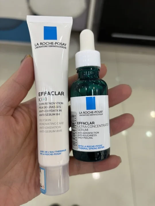 闭口粉刺是常见的皮肤问题，理肤泉三酸精华（La Roche-Posay Effaclar Duo (+)）含有水杨酸、辛酰水杨酸和LHA等成分，能帮助疏通毛孔、减少油脂分泌，适合改善闭口。以下是一些使