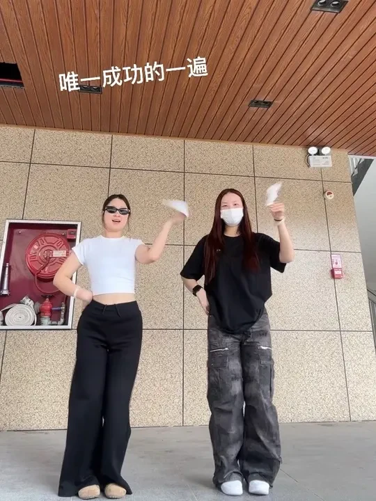 抓了几次根本数不过来🤔太难抓了 #抓手绢舞蹈挑战 #抖音潮流舞蹈地图 #一学就会系列 #浅跳一下 #魔性律动舞