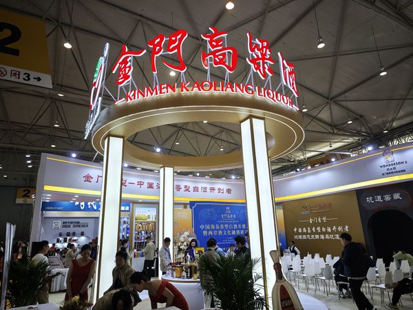 成都春糖：金门高粱酒随便喝，一不小心喝多了！
