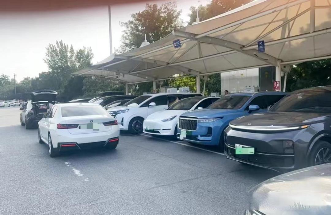 新能源车成爆款背后:省的不止油费,年轻人更看重这三点