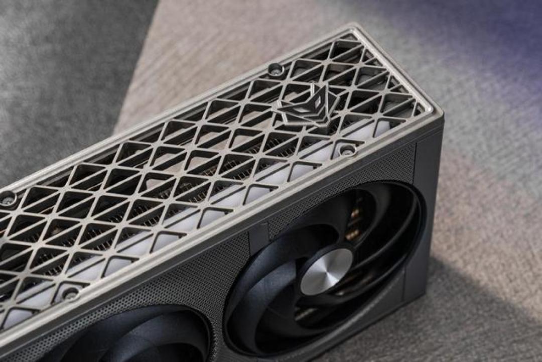 《蓝宝石PURE 9070 XT显卡实测:4K畅玩《黑神话》,散热竟低至51℃?》