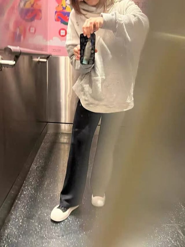 Hanes x Karla休闲裤，垂坠感满分
