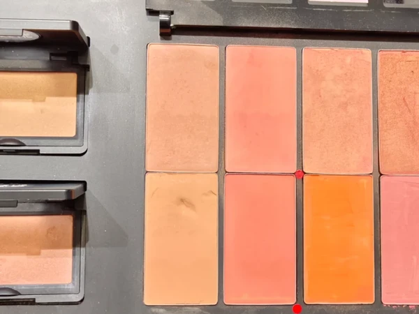 Make up for ever 颊彩