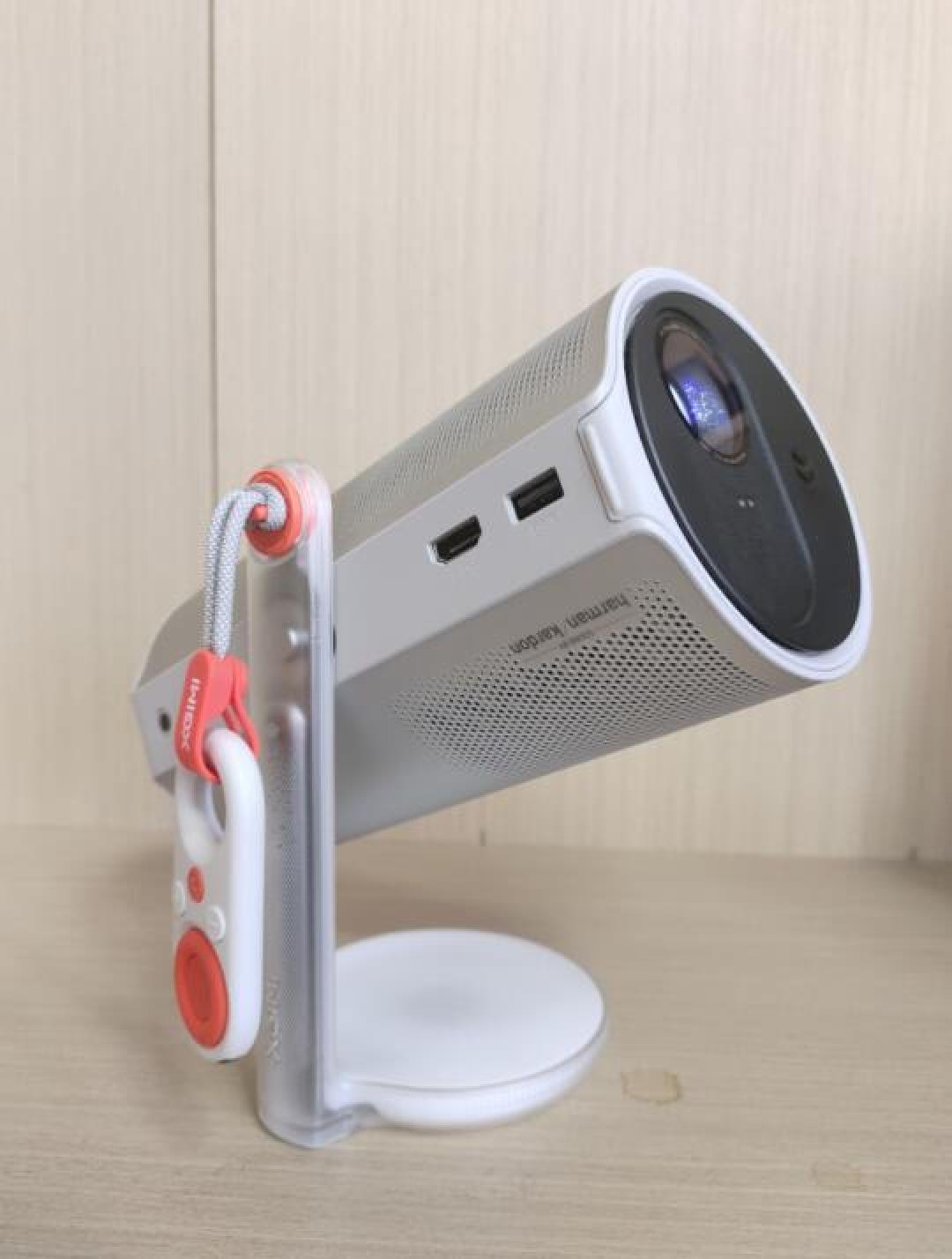 极米Play 6e便携投影仪：奶茶杯造型+360°云台，千元档重塑家庭影院新体验！