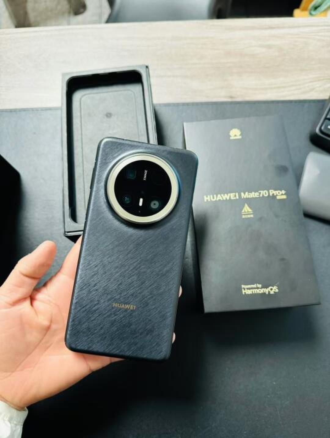 华为Mate60 Pro大降价:五千价位买旧旗舰还是新中端?
