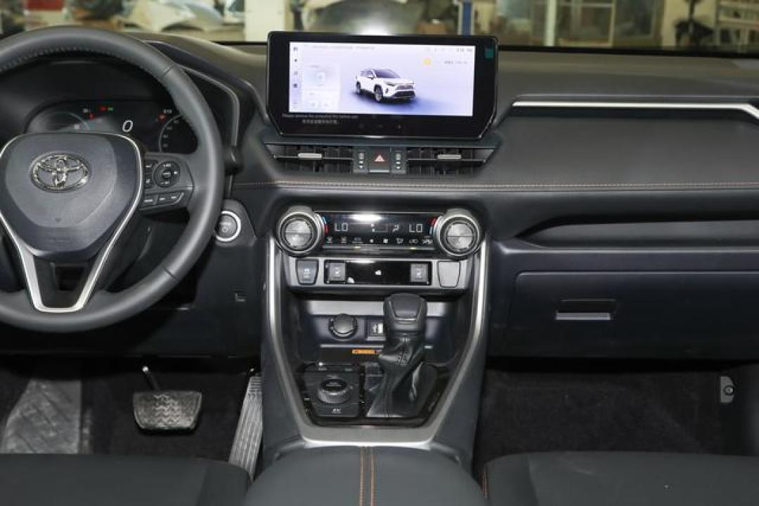 2025款丰田RAV4全面升级!CR-V/Equinox等竞品如何接招?