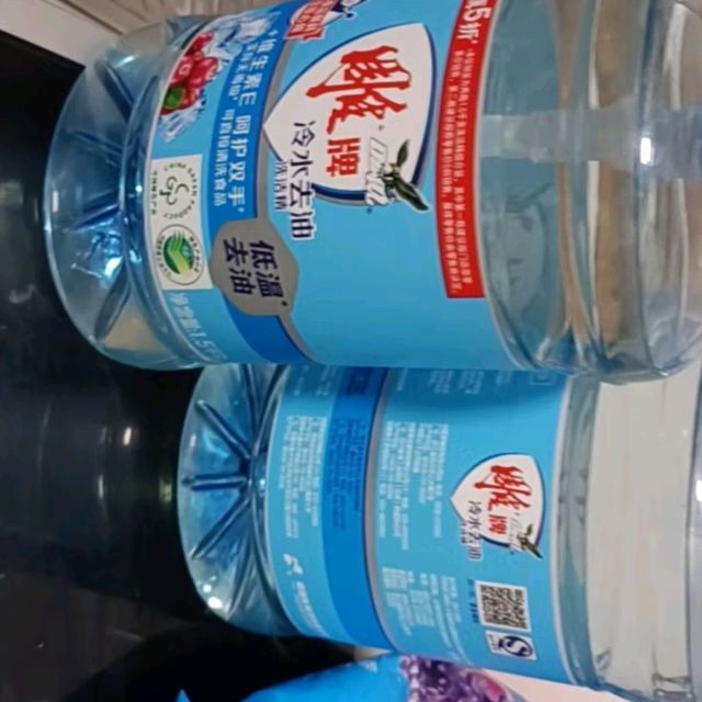 雕牌全效丝瓜洗洁精：厨房清洁的绿色革命