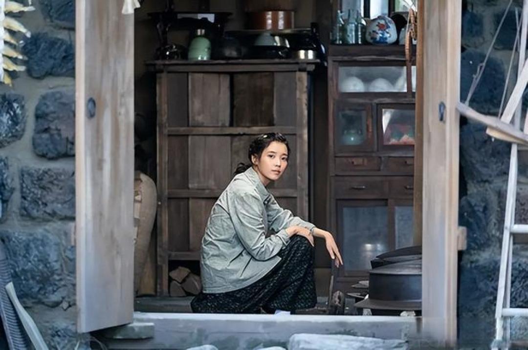 《海风撕裂三代女性命运！IU朴宝剑新剧凭何让全网为母爱泪崩？》