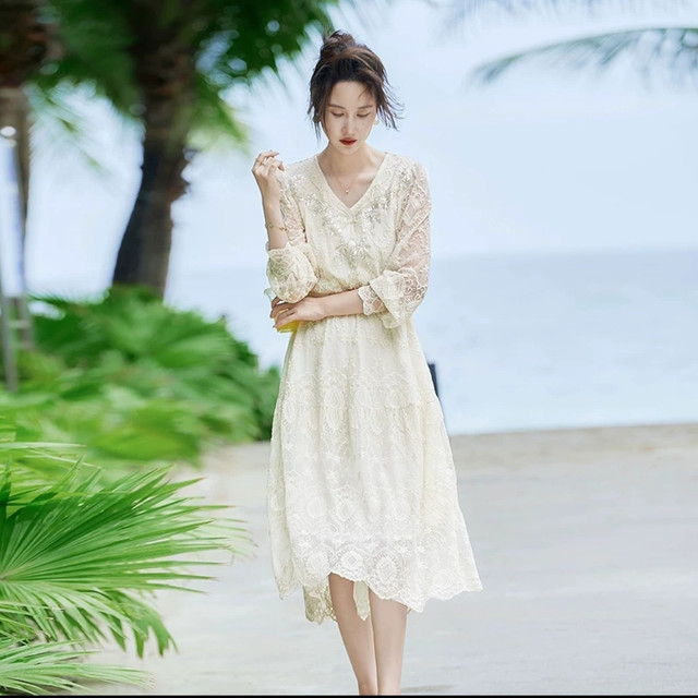 春日穿搭 | 重工刺绣裙的优雅密码