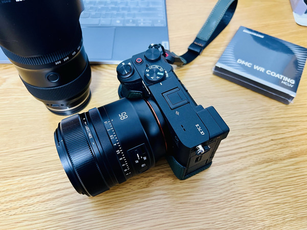 国产自动对焦镜头−−星耀光影85mm F1.8简单开箱