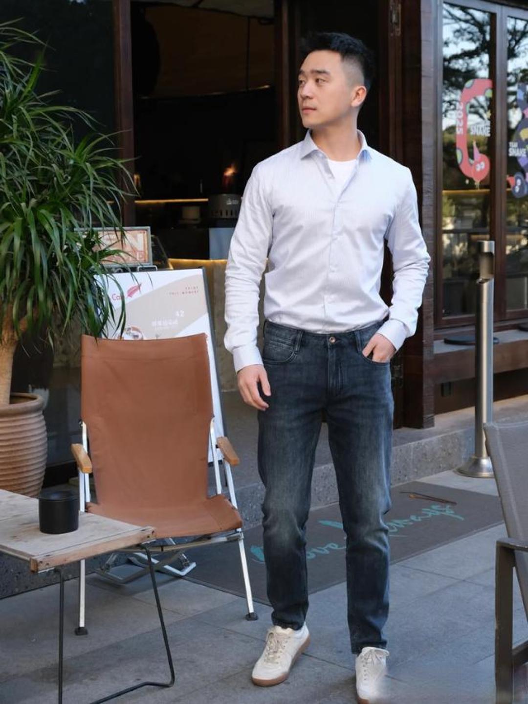 中年男士牛仔裤穿搭避坑指南：3招摆脱油腻，穿出高级减龄感