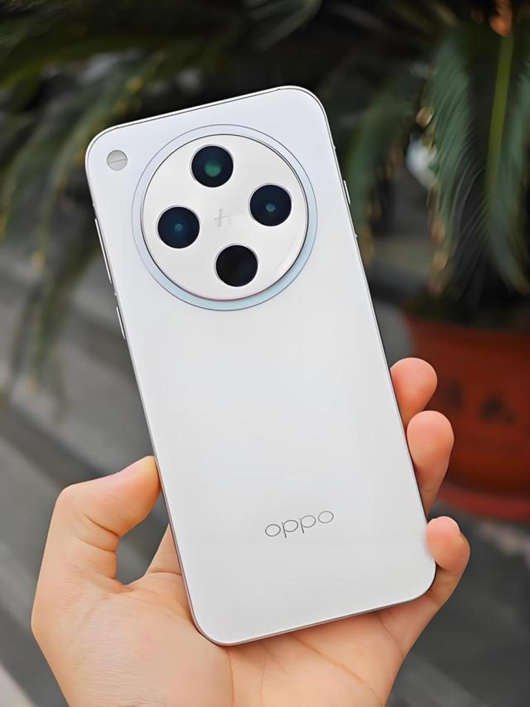 「爆款风格」标题：3nm芯+220万跑分！OPPO Find X8s超薄直屏旗舰挑战iPhone SE