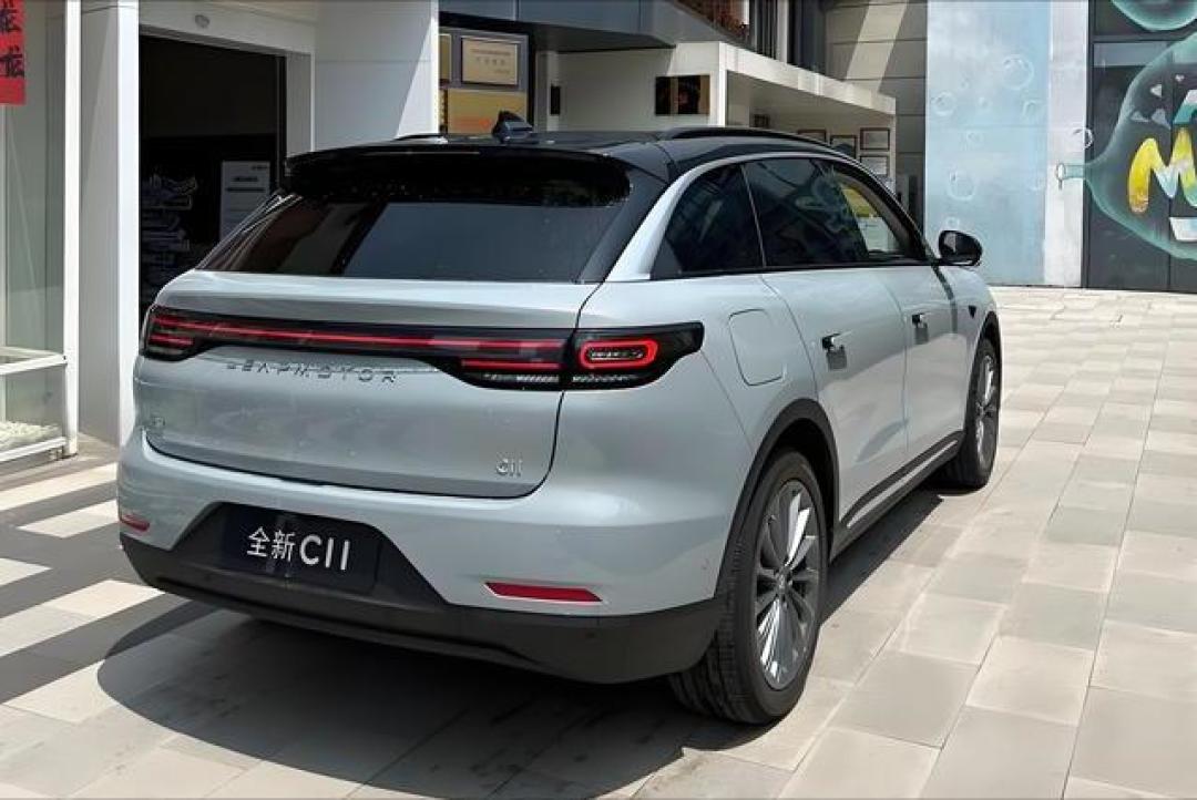 15万级SUV新王者?零跑C11实测:空间越级/智驾流畅/月均电费150元