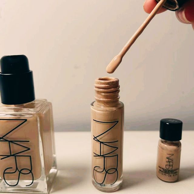 我的本命粉底液——nars超方瓶