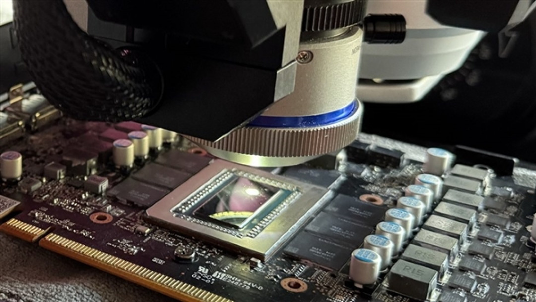 撼讯RX 9070 XT GPU表面竟有1934个“坑”!温度高达113℃