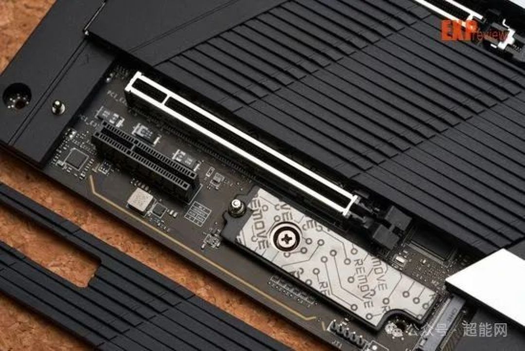 微星 MEG X870E GODLIKE 超神主板评测:全方位拉满,不负“超神”之名