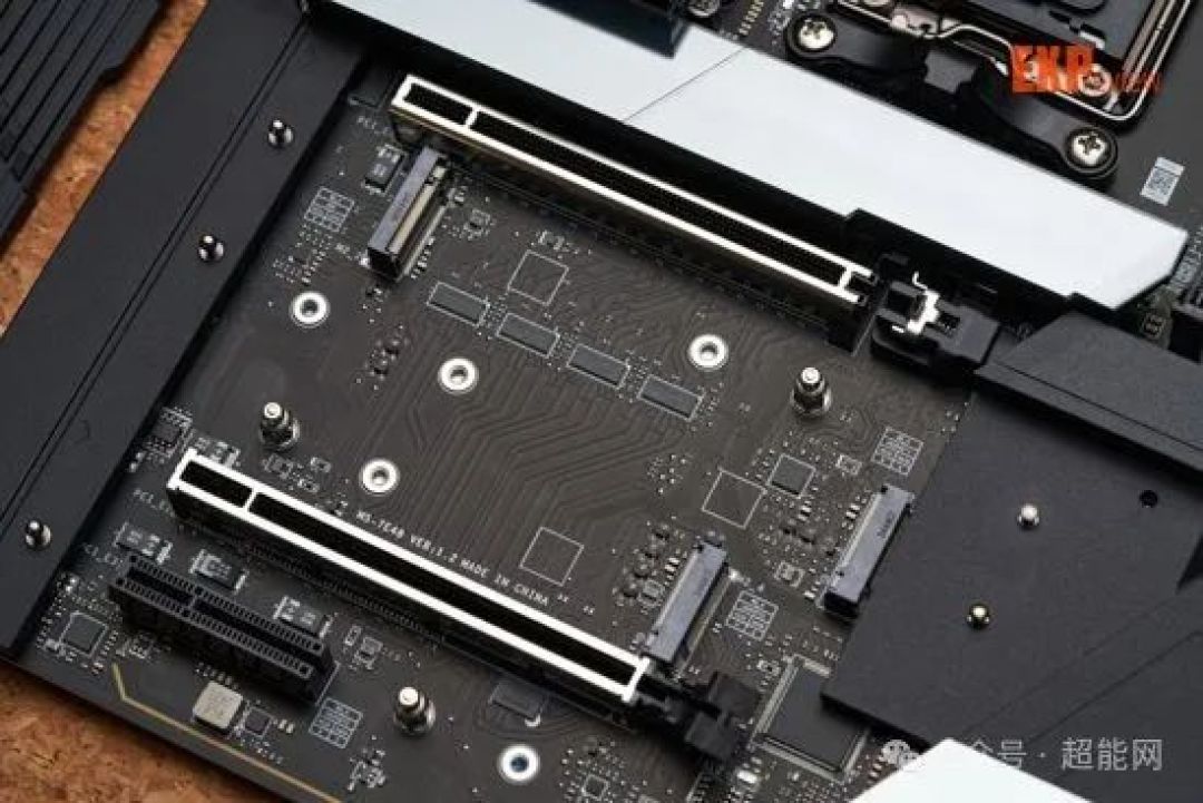微星 MEG X870E GODLIKE 超神主板评测:全方位拉满,不负“超神”之名