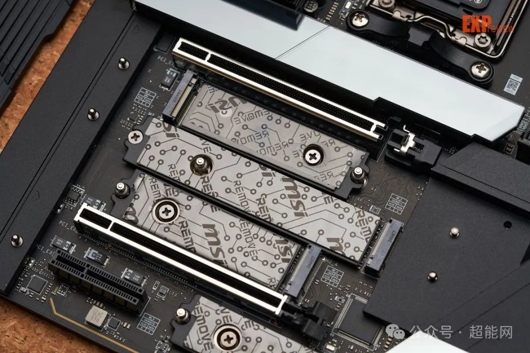 微星 MEG X870E GODLIKE 超神主板评测:全方位拉满,不负“超神”之名