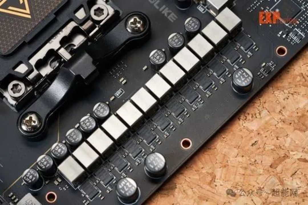 微星 MEG X870E GODLIKE 超神主板评测:全方位拉满,不负“超神”之名