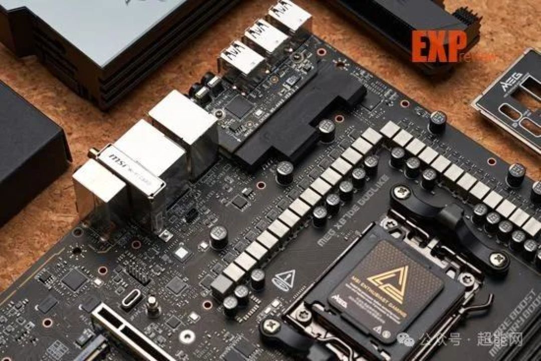 微星 MEG X870E GODLIKE 超神主板评测:全方位拉满,不负“超神”之名