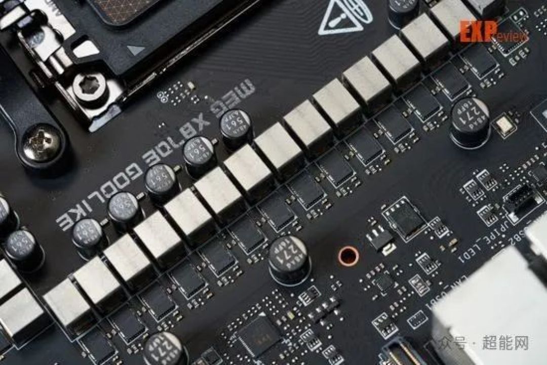 微星 MEG X870E GODLIKE 超神主板评测:全方位拉满,不负“超神”之名