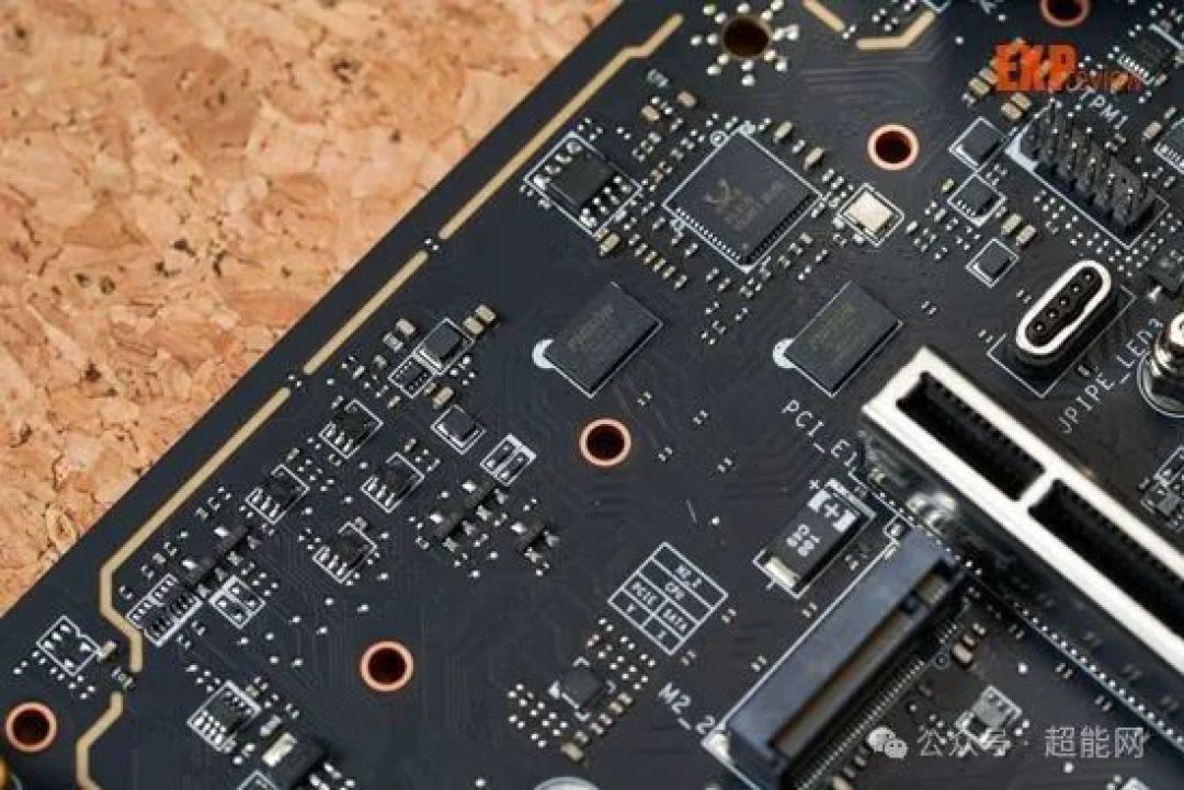 微星 MEG X870E GODLIKE 超神主板评测:全方位拉满,不负“超神”之名