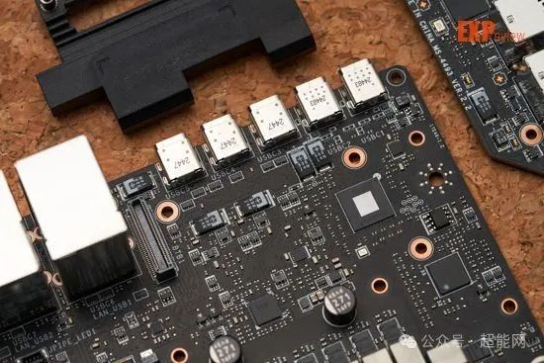 微星 MEG X870E GODLIKE 超神主板评测:全方位拉满,不负“超神”之名